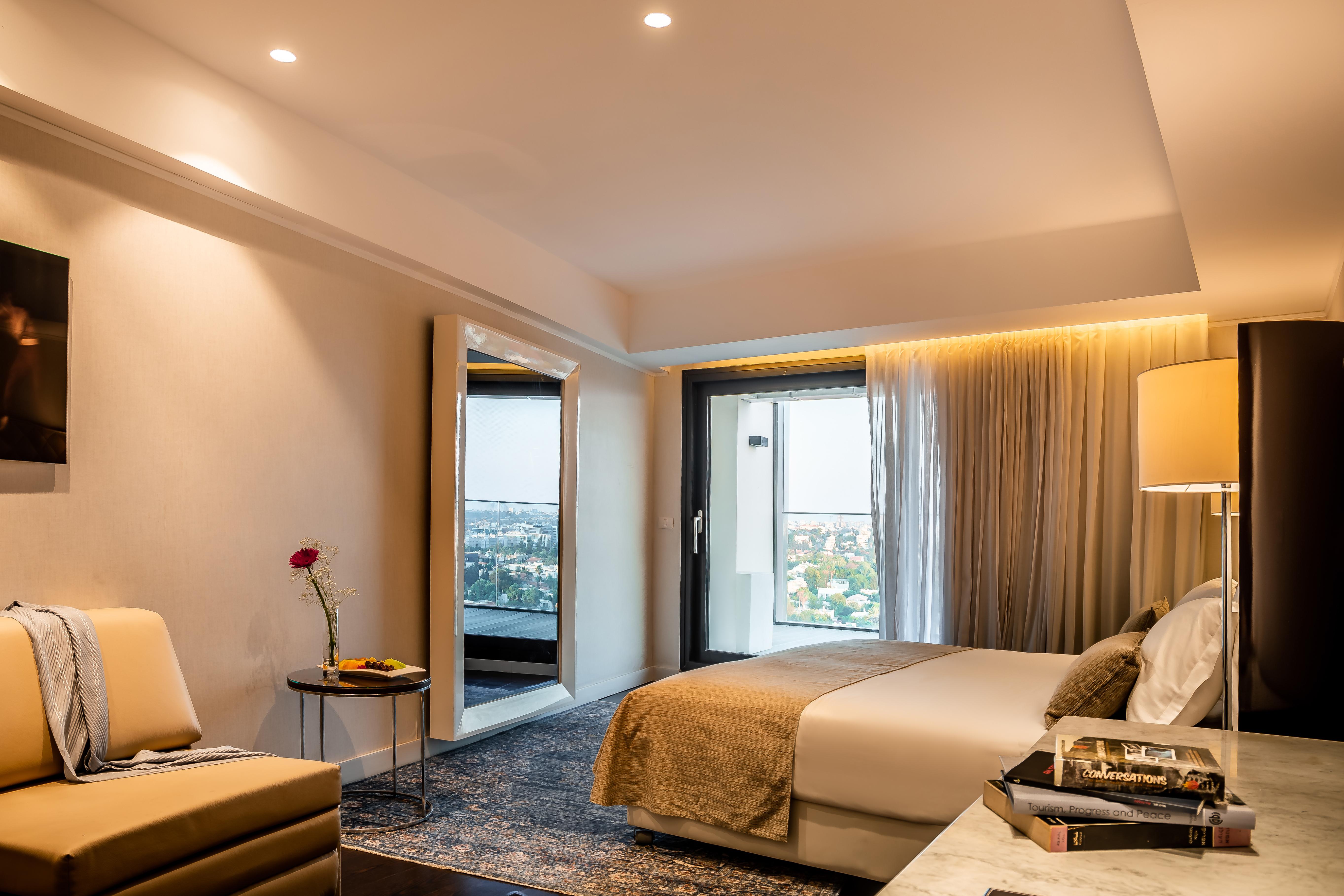 Daniel Herzliya Hotel Exterior foto A bedroom at the hotel