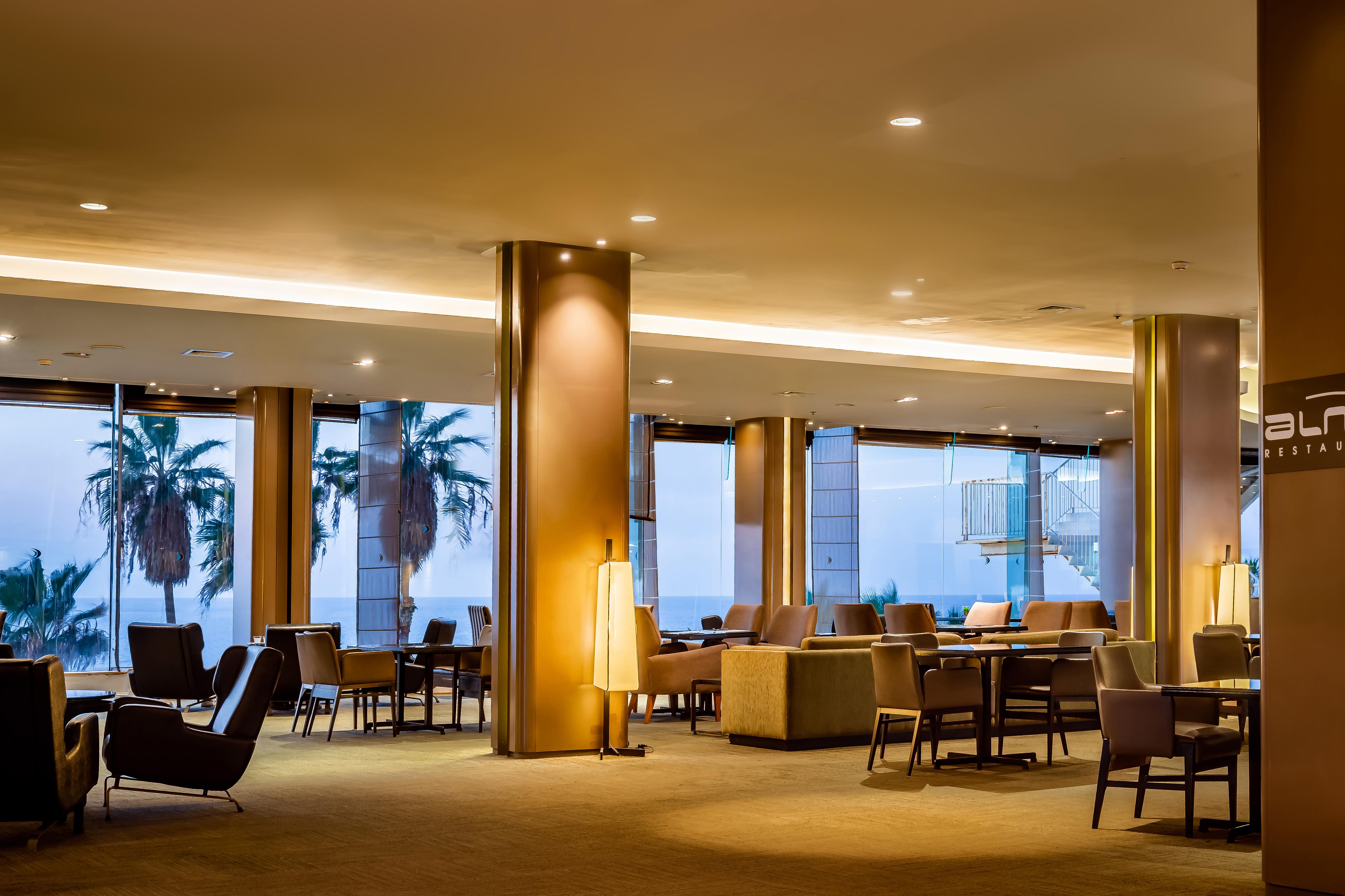 Daniel Herzliya Hotel Exterior foto The lobby of the hotel