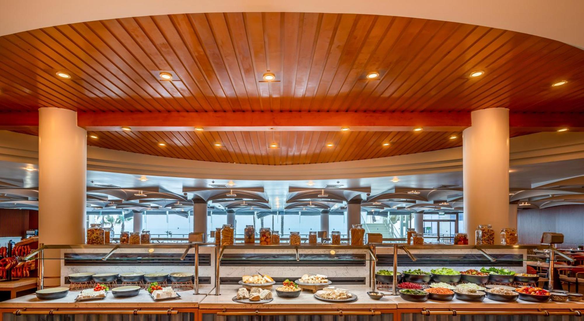 Daniel Herzliya Hotel Exterior foto The buffet at the hotel