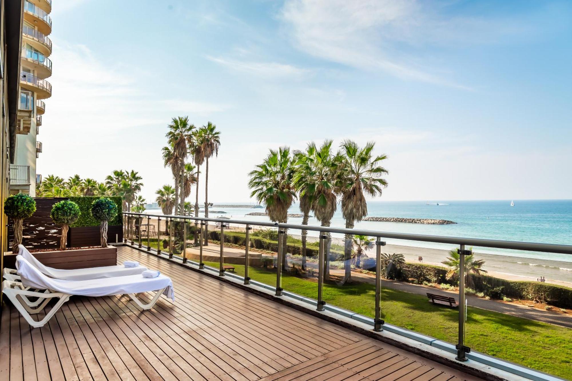 Daniel Herzliya Hotel Exterior foto View from the balcony of a suite at the Hilton Tel Aviv