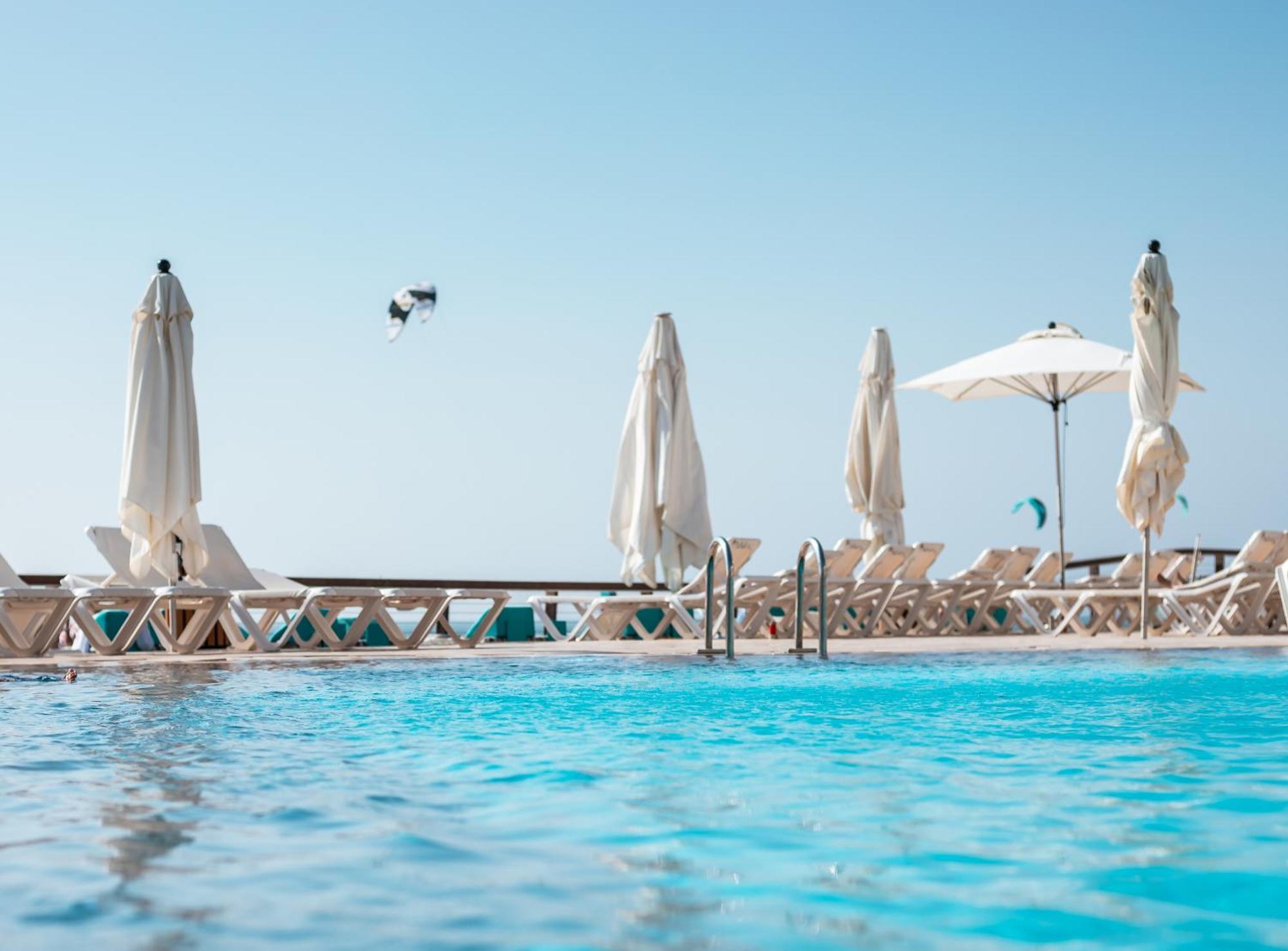 Daniel Herzliya Hotel Exterior foto A swimming pool